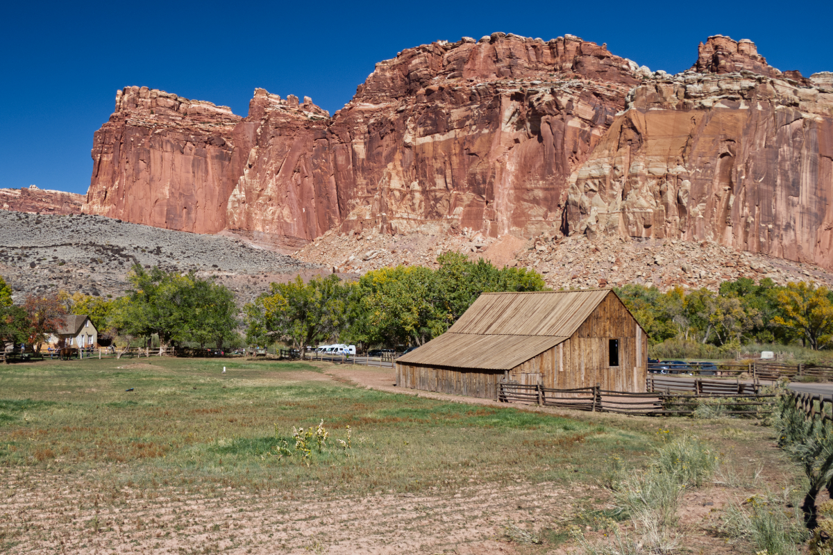 hickman_bridge_portrait_img